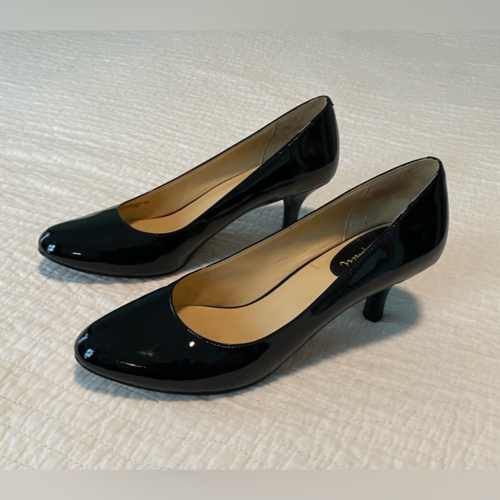 GUC Cole Haan Womens Black Almond Shaped Toe Classic Pumps, Size 8B
